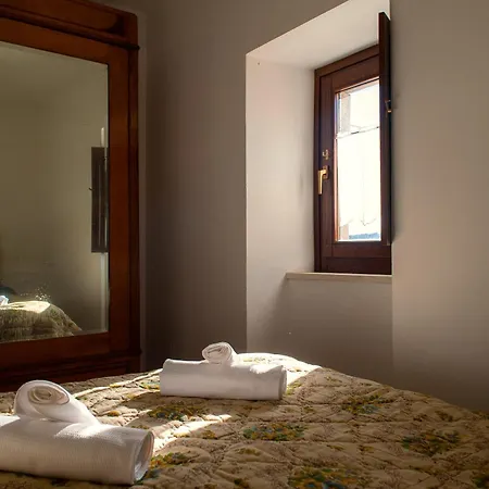 アパート Casa Ladyhawke サント・ステーファノ・ディ・セッサーニオ